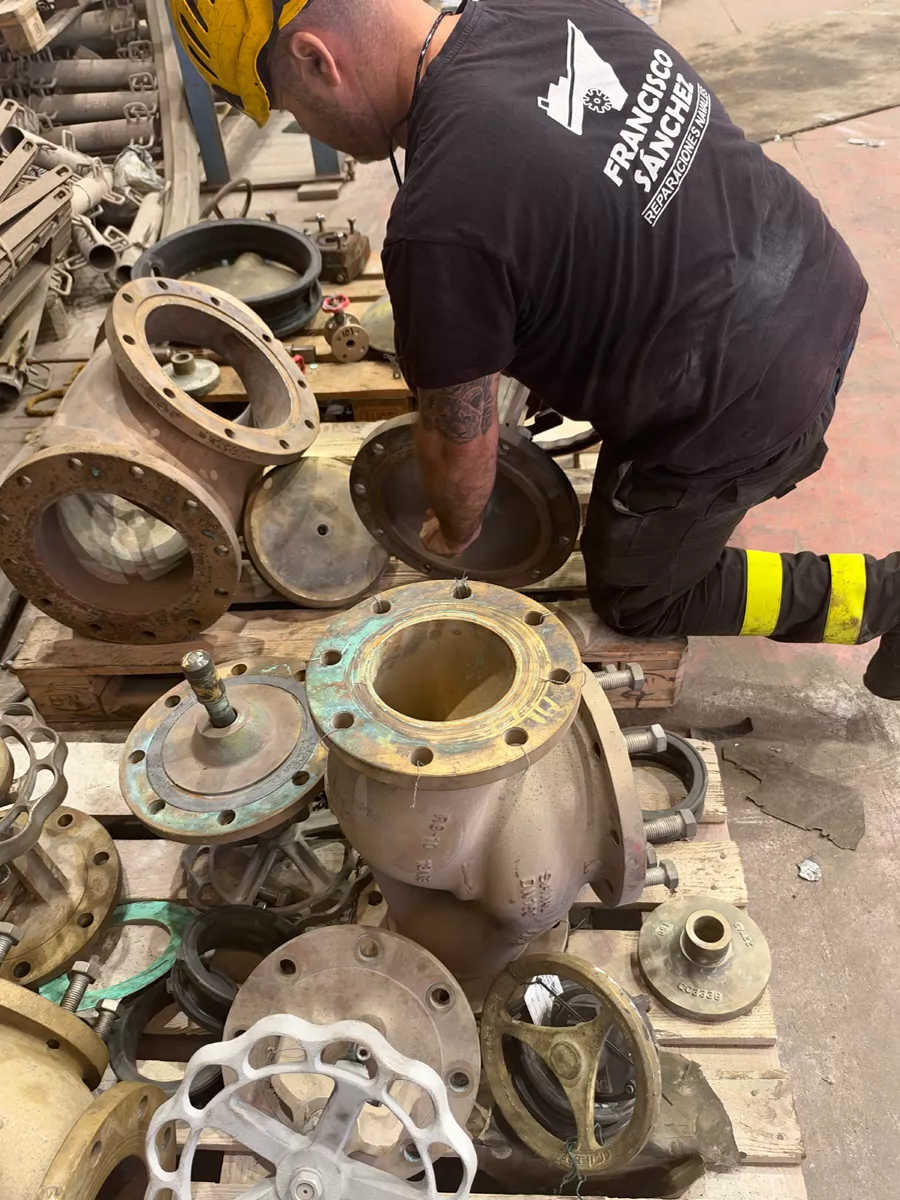Trabajos de varada naval